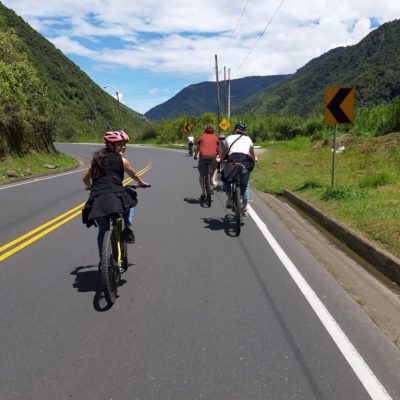 WHY BAÑOS A MUST VISIT IS WHEN TRAVELING TO ECUADOR Baños-de-agua-santa-bike-ride-mountains-adoreecuador - Ecuador & Galapagos Tours